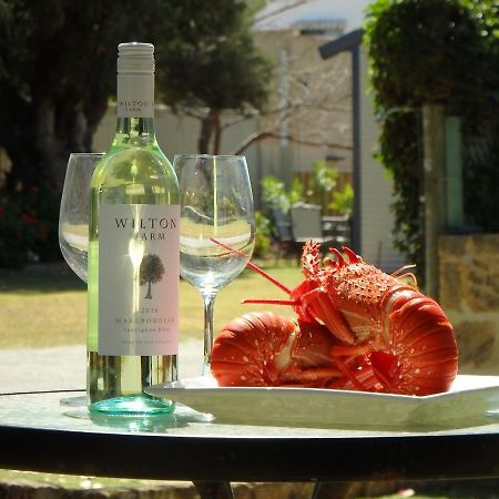 Lazy Lobster Holiday Units & Chalets Port Denison Esterno foto