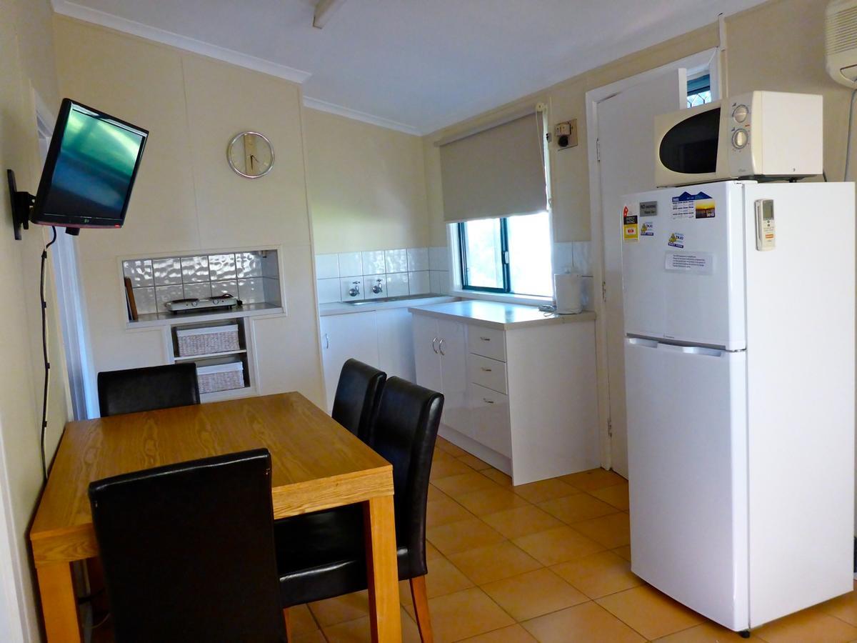 Lazy Lobster Holiday Units & Chalets Port Denison Esterno foto