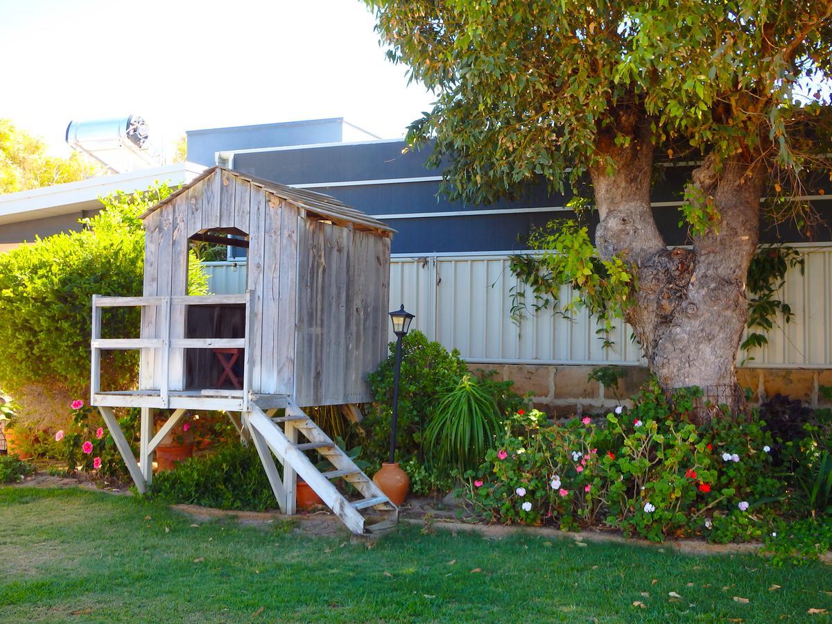 Lazy Lobster Holiday Units & Chalets Port Denison Esterno foto