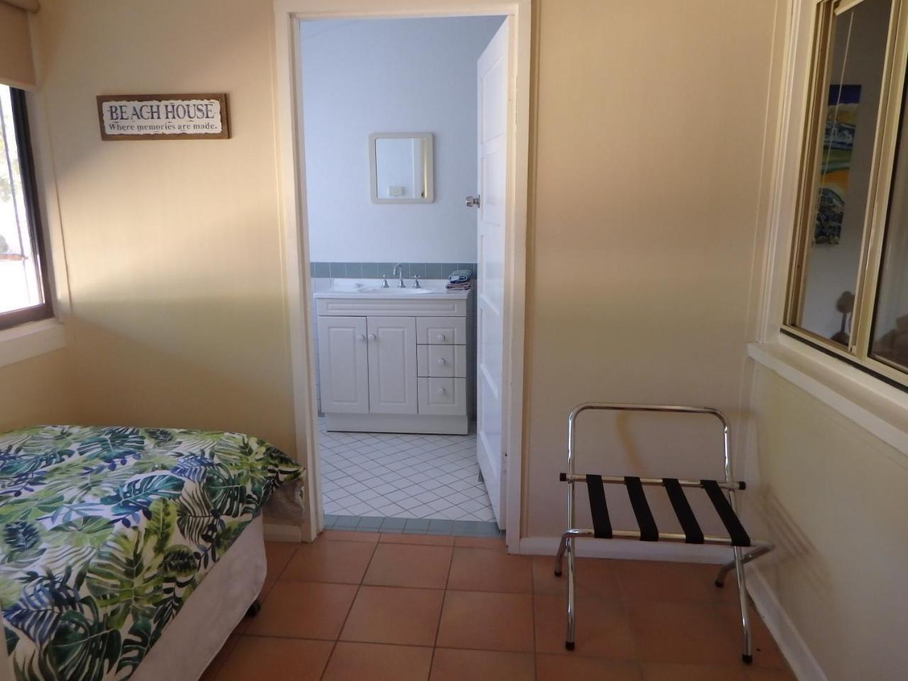 Lazy Lobster Holiday Units & Chalets Port Denison Esterno foto