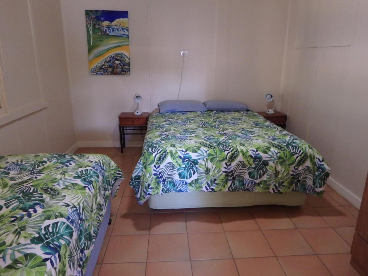 Lazy Lobster Holiday Units & Chalets Port Denison Esterno foto
