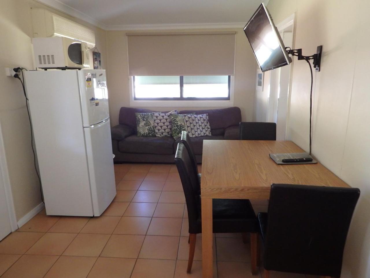 Lazy Lobster Holiday Units & Chalets Port Denison Esterno foto
